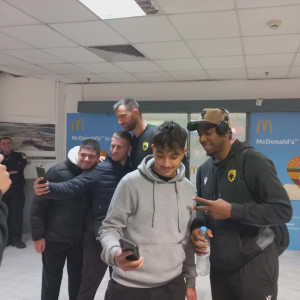 Άφιξη στο Ηράκλειο με υποδοχή για την ΑΕΚ