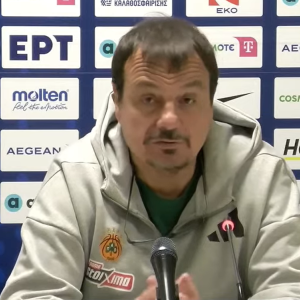 Αταμάν:«Βλέπω μόνο οχτώ δημοσιογράφους, αν χάναμε θα ήταν γεμάτη η αίθουσα»