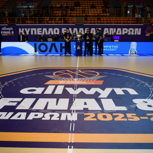 Η ΕΟΚ... απάντησε στον Πίτερς: «Τα αυτοκόλλητα είναι κορυφαίας ποιότητας»