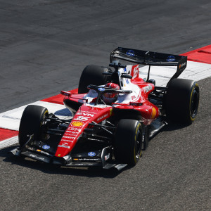 Η περιστρεφόμενη αεροτομή της Ferrari «έκλεψε» την παράσταση στο Μπαχρέιν (video)