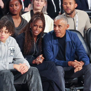 «Μια προεδρική φωτογραφία»: Ο Γιάννης Αντετοκούνμπο συζητάει με τον Μπαράκ Ομπάμα! (photo)