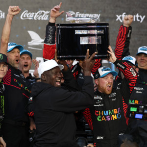 O Μάικλ Τζόρνταν είναι ξανά πρωταθλητής, 28 χρόνια μετά τον τελευταίο του τίτλο με τους Μπουλς