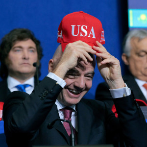 Η ΔΟΕ απάλλαξε τον πρόεδρο της FIFA από την κατηγορία της παραβίασης των κανόνων πολιτικής ουδετερότητας