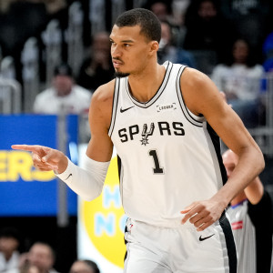 Πήραν τη ματσάρα στο Ντιτρόιτ οι Σπερς, άνετες νίκες για Κινγκς και Ρόκετς