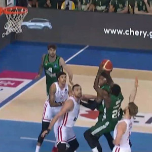 Ο Γκραντ εκτέλεσε εύστοχα εκτός ισορροπίας για το καλάθι και φάουλ (video)