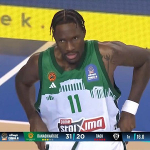 Αποθεώθηκε ο Χέιζ- Ντέιβις κατά την είσοδό του στο παρκέ (video)