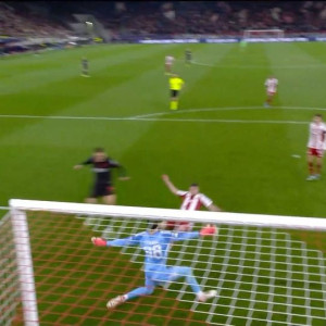 Ο Τζολάκης με τρομερή απόκρουση αρνήθηκε σίγουρο γκολ στην Λεβερκούζεν (video)