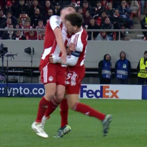 Ο Ρέτσος με τον Πιρόλα χτύπησαν κεφάλι με κεφάλι - Στο έδαφος με αίματα και οι δύο! (video, photos)