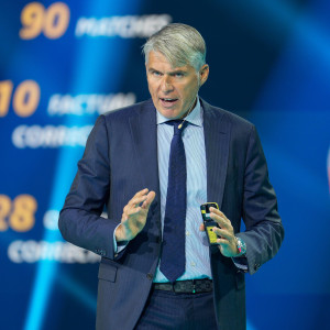 Οι νέες οδηγίες της UEFA στους διαιτητές - Τι ισχύει με τον κανονισμό για το χέρι, τη χρήση VAR και τα αυστηρά τάκλιν