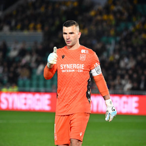 Τερματοφύλακας στην Γαλλία προσποιήθηκε τραυματισμό για να φάνε οι Μουσουλμάνοι συμπαίκτες του (video)