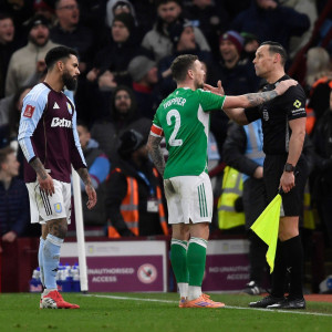 Σάλος με τις διαιτητικές αποφάσεις στο Άστον Βίλα - Νιούκαστλ: Μέτρησε γκολ οφσάιντ και δεν δόθηκε καθαρή κόκκινη!