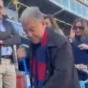 Απίστευτο κι όμως αληθινό: Ο Λαπόρτα έπιασε τις σφουγγαρίστρες στο Καμπ Νου (video)