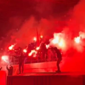 Έγινε η νύχτα... μέρα για τους παίκτες του Πανιωνίου - Υποδοχή «ηρώων» μετά το «διπλό» στην Καλαμάτα (video)