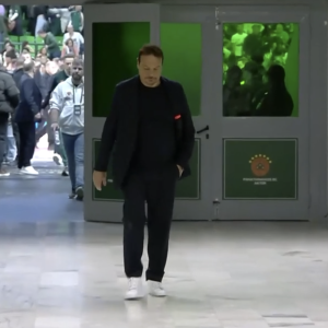 Ο απογοητευμένος και μόνος Αταμάν λίγο μετά την ήττα-σοκ από τον Κολοσσό (video)