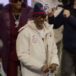 «Μύριζε παντού χόρτο έξω από τα αποδυτήρια» - Ο Snoop Dog προκάλεσε χαμό με την επίσκεψή του στη Σουόνσι