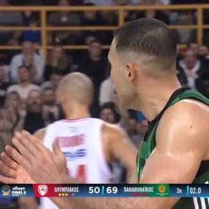 Ο Σλούκας αποθεώθηκε από τον κόσμο του Παναθηναϊκού (video)