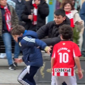 «Εκεί ξεκινούν όλα»: Πριν το Οβιέδο - Μπιλμπάο μικρά παιδάκια έπαιξαν... το ματς στη πλατεία (video)