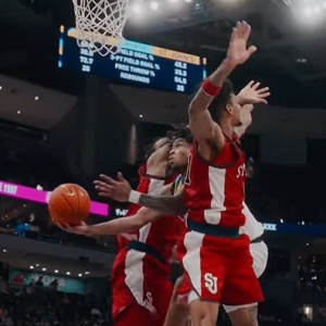 O 18χρονος που καταργεί την… βαρύτητα: Αυτό το καλάθι δεν το έχετε ξαναδεί (video)