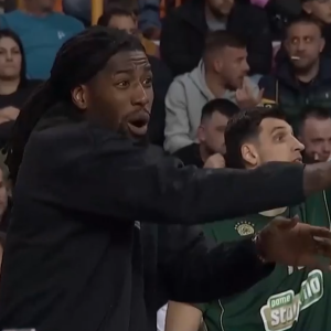 Ο Λεσόρ έζησε έντονα τον τελικό και έδωσε οδηγίες στους συμπαίκτες του από τον πάγκο (video)