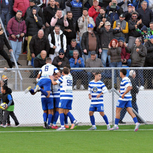 Περίπατο προς την παραμονή για την Ελλάς Σύρου απέναντι στο Αιγάλεω