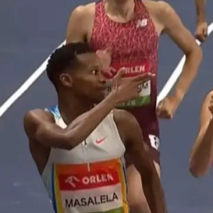 Αθλητής από την Μποτσουάνα έκανε εθνικό ρεκόρ, βγήκε πρώτος αλλά αποκλείστηκε για αντιαθλητική συμπεριφορά (video)
