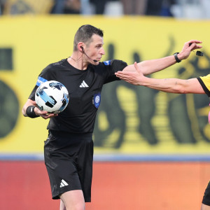 Το πέναλτι που ζήτησε η ΑΕΚ, η εξέταση του VAR και η απόφαση του Τσιμεντερίδη που προκάλεσε αντιδράσεις (video)