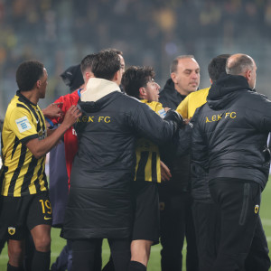 Ένταση στο φινάλε του Βόλος - ΑΕΚ (photos)