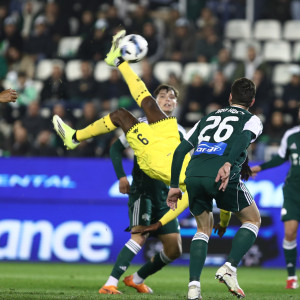 Ο Καντεβέρε πήγε να βάλει το γκολ της χρονιάς με ψαλιδάκι αλλά βρήκε το δοκάρι (video)