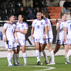 «Ντεμπούτο» για την νέα, εντυπωσιακή φανέλα της Εθνικής Ελλάδας (video)