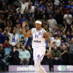 Ποιος είναι ο Τζάστιν Έντλερ-Ντέιβις που έριξε στο καναβάτσο τον Παναθηναϊκό