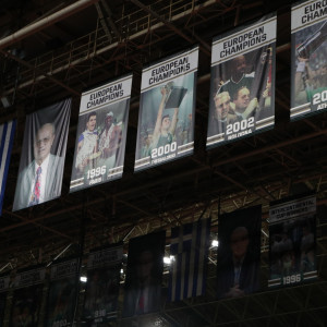 Η στιγμή που κατεβαίνει το λάβαρο του Μποντιρόγκα στο T-Center (video)