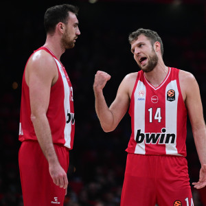 Κανονικά ο Μιλουτίνοφ στο ντέρμπι, ατομικό ο Βεζένκοφ