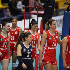 Ο Ολυμπιακός κέρδισε τον ΠΑΟΚ με 3-1 σετ και συνεχίζει στο «κυνήγι» του Παναθηναϊκού