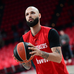 Το ζέσταμα του Φουρνιέ πριν το Ολυμπιακός - Παναθηναϊκός (video)