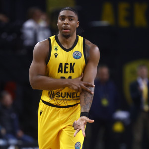 H AEK «καθάρισε» την Τόφας στο... καμίνι της Sunel Arena και φουλάρει για πρωτιά