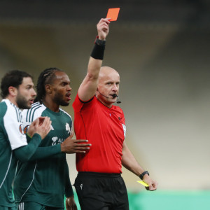 Αποβλήθηκε ο Ζαρουρί με δύο κίτρινες μέσα σε 13 λεπτά (video)