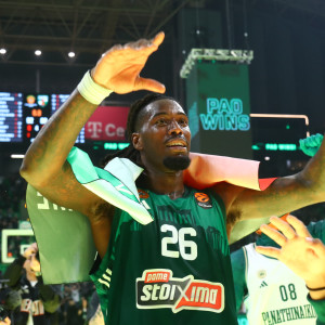 448 ημέρες μετά: Τα 20 «κλικς» του Παναθηναϊκού αφιερωμένα στην επιστροφή του Λεσόρ και το μήνυμα της συζύγου του