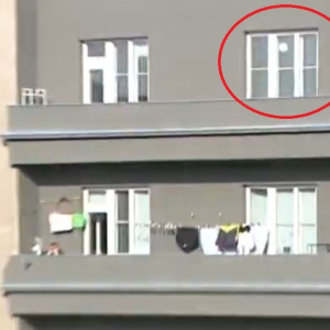 Απίθανο σκηνικό στη Τσεχία: Τερματοφύλακας έστειλε την μπάλα σε… μπαλκόνι σπιτιού (video)