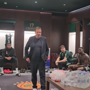 Η ομιλία του Αταμάν στα αποδυτήρια μετά την επιστροφή του Λεσόρ: «Είμαι πολύ χαρούμενος - Ο Ματίας επέστρεψε δυναμικά»