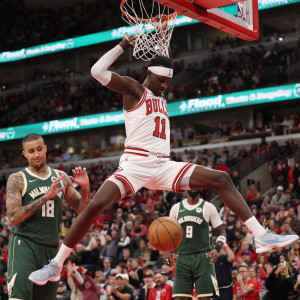 Οι Μπουλς νίκησαν για πρώτη φορά μετά τον Ιανουάριο και έβγαλαν εκτός θέσεων Play-In τους Μπακς