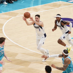 Ιστορική στιγμή: Ο ομογενής Τζον Πουλακίδας έκανε το ντεμπούτο του στο ΝΒΑ με τους Μάβερικς