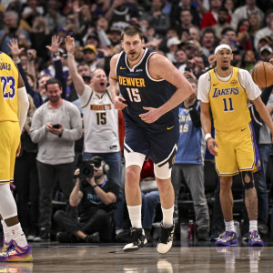 «Ραψωδία» του Γιόκιτς κόντρα στους Λέικερς, οι Σπερς υποχρέωσαν τους Πίστονς σε δεύτερη συνεχόμενη ήττα