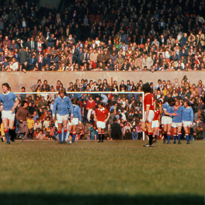 Υποβιβασμός από τον αιώνιο αντίπαλο: Όταν η Σίτι «έριξε» τη Γιουνάιτεντ και η Μπαρτσελόνα «κέρασε» την Εσπανιόλ!