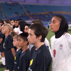 Η ομάδα του Ιράν στο ποδόσφαιρο γυναικών δεν τραγουδησε τον εθνικό ύμνο (video)