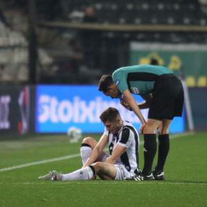 «Συναγερμός» με Κένι στον ΠΑΟΚ - Αποχώρησε υποβασταζόμενος ο Άγγλος μπακ