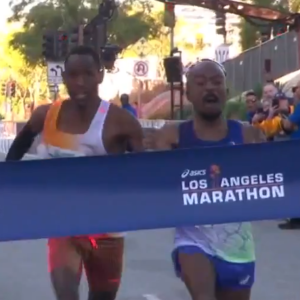 Ο πιο δραματικός τερματισμός: Σε διαφορά 0.01'' κρίθηκε η νίκη στον μαραθώνιο του Λος Άντζελες (video)