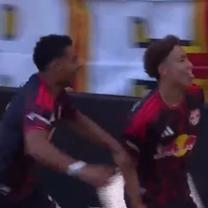 Γκολ βγαλμένο από τα... Λύκεια - Απίθανη συνεργασία τριών νεαρών στο MLS (video)