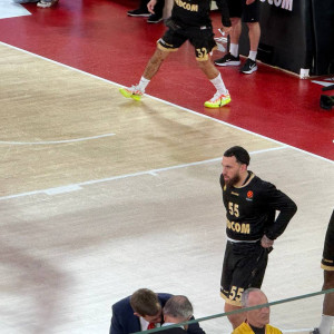 Ανατροπή με Τζέιμς: Βγήκε για ζέσταμα και παίζει κόντρα στον Ολυμπιακό