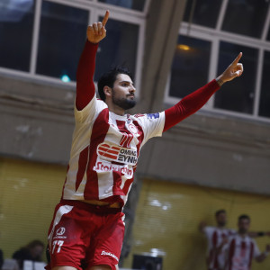 Ο Ολυμπιακός πήρε το ντέρμπι με την ΑΕΚ και «κοιτάζει» τη κορυφή της Handball Premier