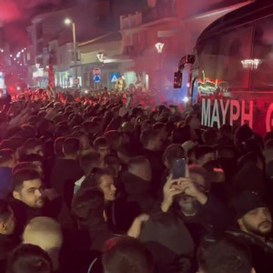 «Κάηκε» η Καλαμάτα στην υποδοχή των πρωταθλητών (videos)